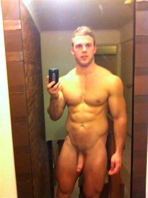 Instagram: Guys with Iphone naked - BOYSNAWEB