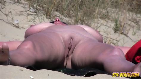 Amateur NUDIST Voyeur Fat MILF Close-Up Video - EPORNER