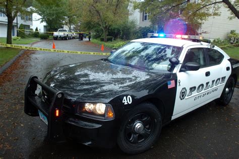 Car drives into Milford home - Connecticut Post