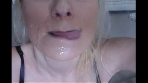 Smoking milf blowjob cum swallow - XVIDEOS.COM