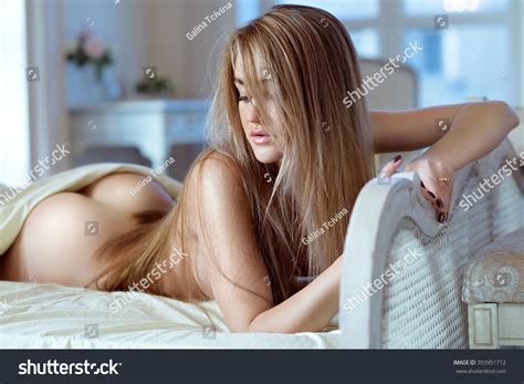 Beautiful teen undressing - Pics and galleries